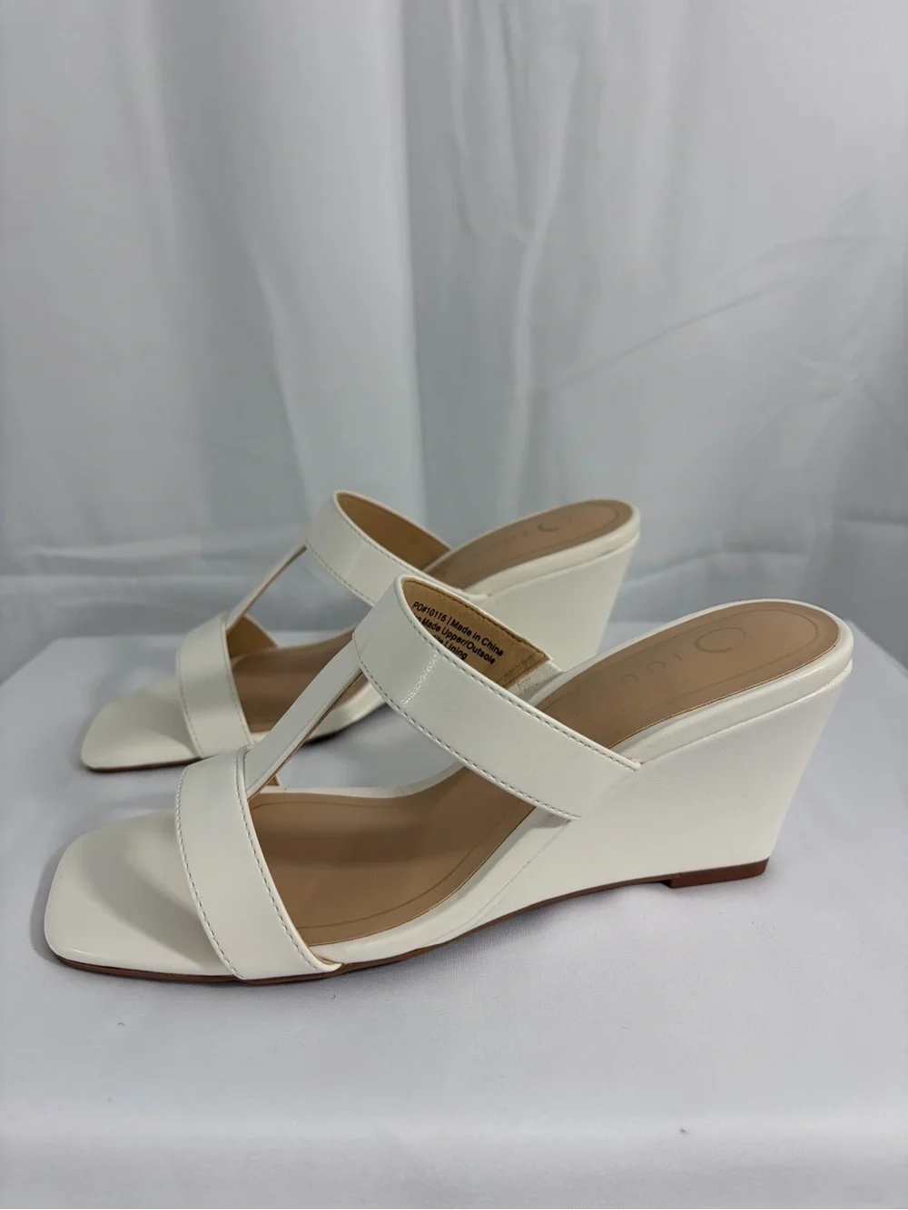 NWT Journee Women's Size 6.5 White Strappy 3 Inch Block Wedge Sandals